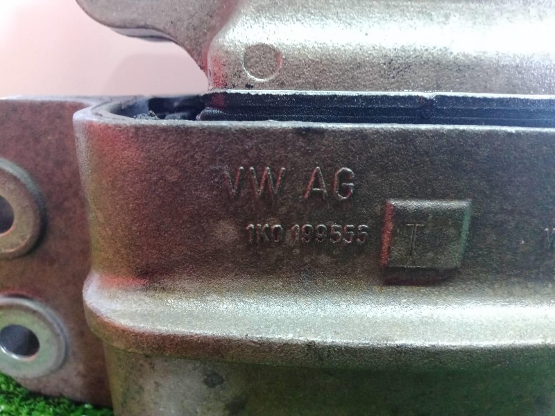 Recambio de soporte motor izquierdo para volkswagen golf v berlina (1k1) 2.0 tdi referencia OEM IAM 1K0199555  