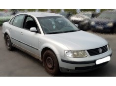 VOLKSWAGEN PASSAT BERLINA (3B2)