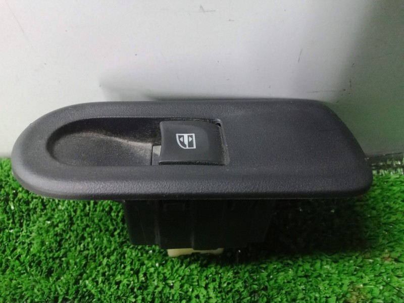 Recambio de mando elevalunas trasero izquierdo para dacia duster 1.5 dci diesel fap cat referencia OEM IAM NOTIENEREFERENCIA  