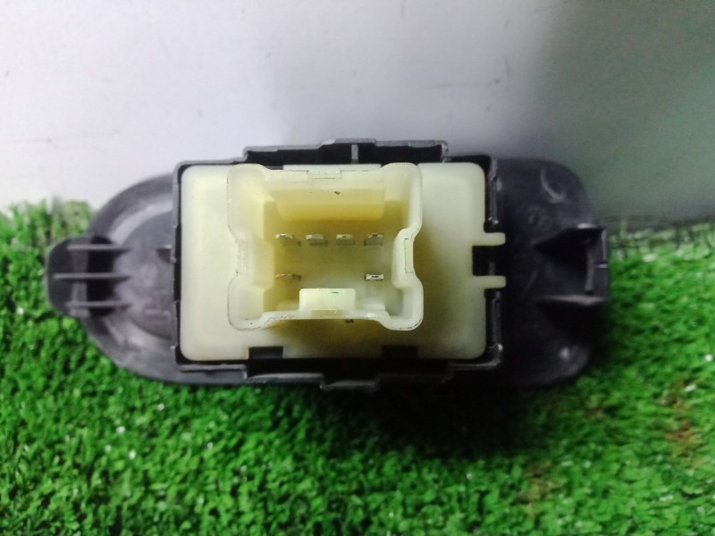 Recambio de mando elevalunas trasero izquierdo para dacia duster 1.5 dci diesel fap cat referencia OEM IAM NOTIENEREFERENCIA  