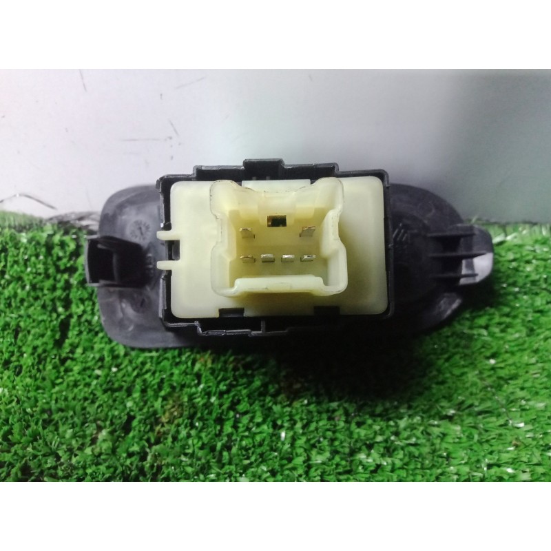 Recambio de mando elevalunas trasero derecho para dacia duster 1.5 dci diesel fap cat referencia OEM IAM NOTIENEREFERENCIA  