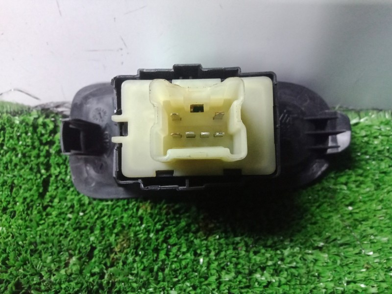 Recambio de mando elevalunas trasero derecho para dacia duster 1.5 dci diesel fap cat referencia OEM IAM NOTIENEREFERENCIA  