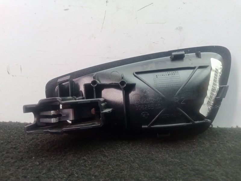 Recambio de maneta interior delantera derecha para bmw 1 (e81) 118 d referencia OEM IAM 696210201  