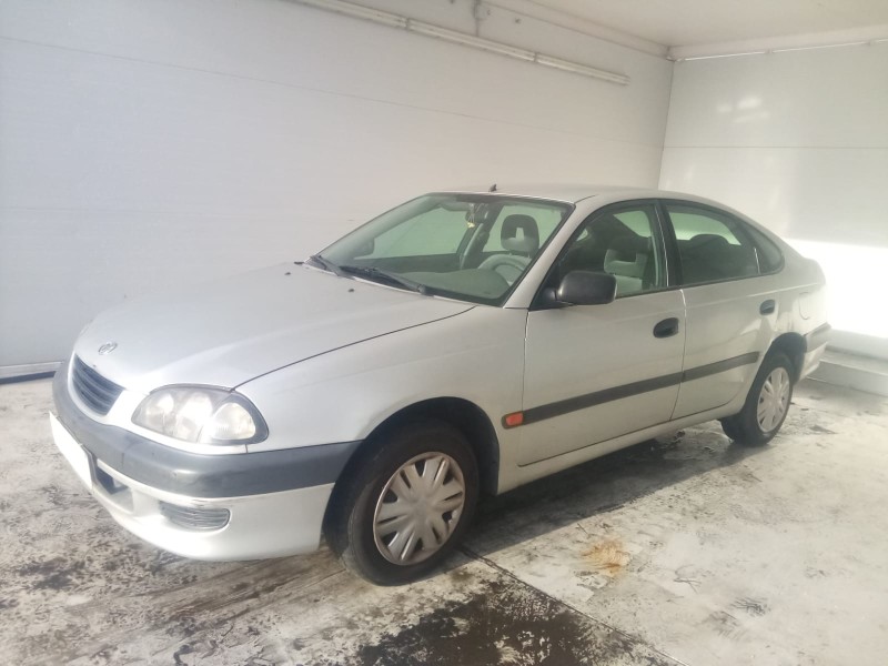 toyota avensis (_t22_) del año 2000