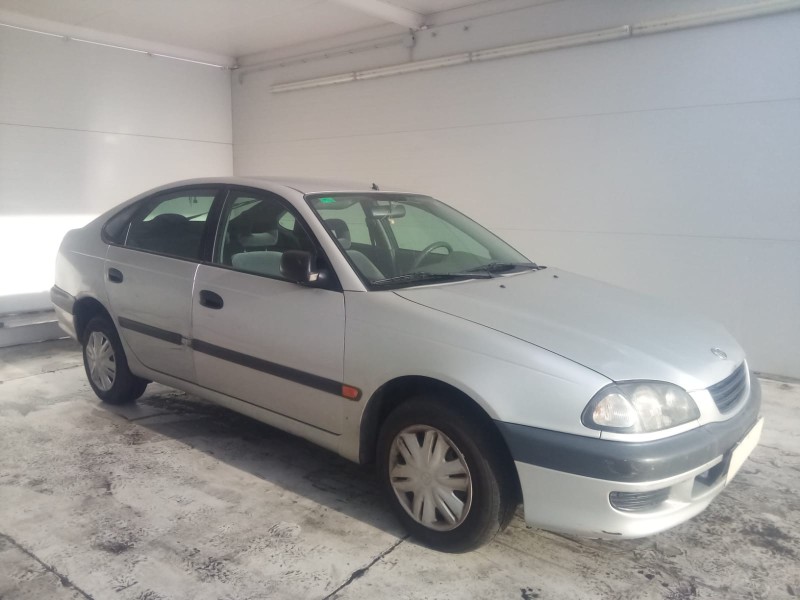 toyota avensis (_t22_) del año 2000