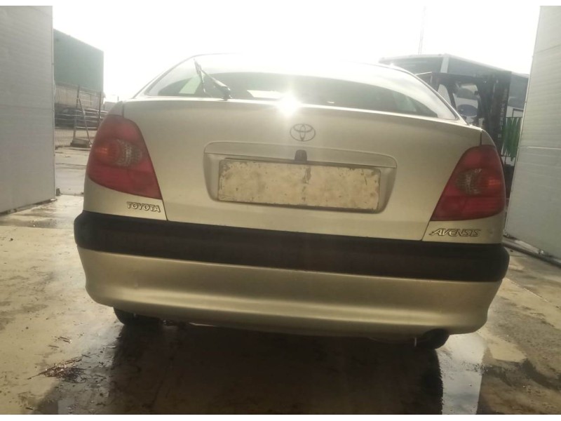 toyota avensis (_t22_) del año 2000