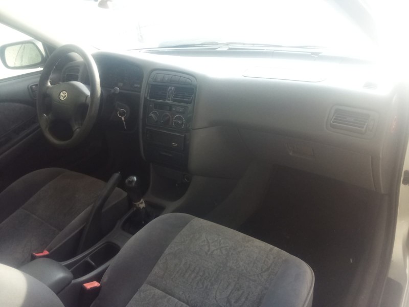 toyota avensis (_t22_) del año 2000