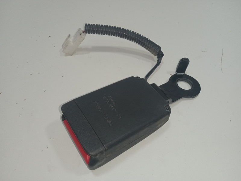 Recambio de enganche cinturon trasero central para kia sportage 1.6 crdi cat referencia OEM IAM 89830F1000WK-631622200B  