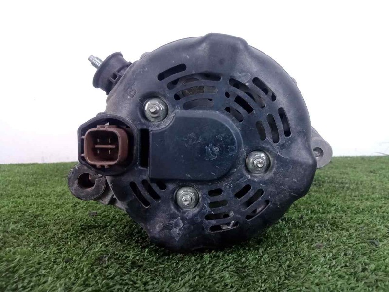 Recambio de alternador para toyota land cruiser (j15) 3.0 turbodiesel cat referencia OEM IAM 2706030131-1042118742 100AH - DENSO