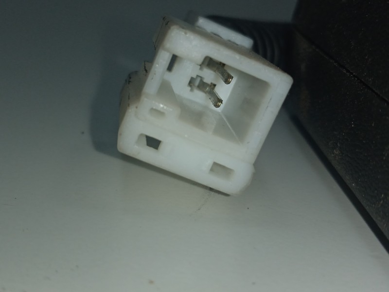 Recambio de enganche cinturon trasero central para kia sportage 1.6 crdi cat referencia OEM IAM 89830F1000WK-631622200B  