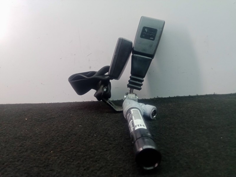 Recambio de enganche cinturon trasero central para bmw serie 3 touring (e91) 2.0 16v diesel referencia OEM IAM 607674300D  