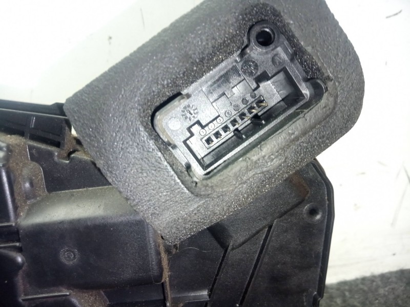 Recambio de cerradura puerta delantera derecha para seat toledo iv (kg3) 1.6 tdi referencia OEM IAM 5E1837016A  