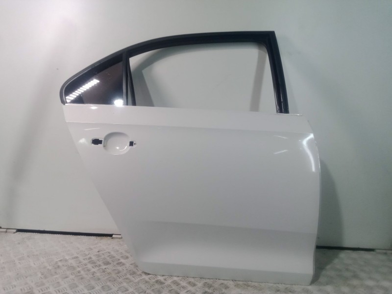 Recambio de puerta trasera derecha para seat toledo iv (kg3) 1.6 tdi referencia OEM IAM NOTIENE  