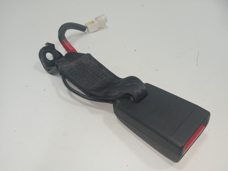 Recambio de enganche cinturon trasero izquierdo para kia sportage 1.6 crdi cat referencia OEM IAM 89860F1000WK-632345000B  
