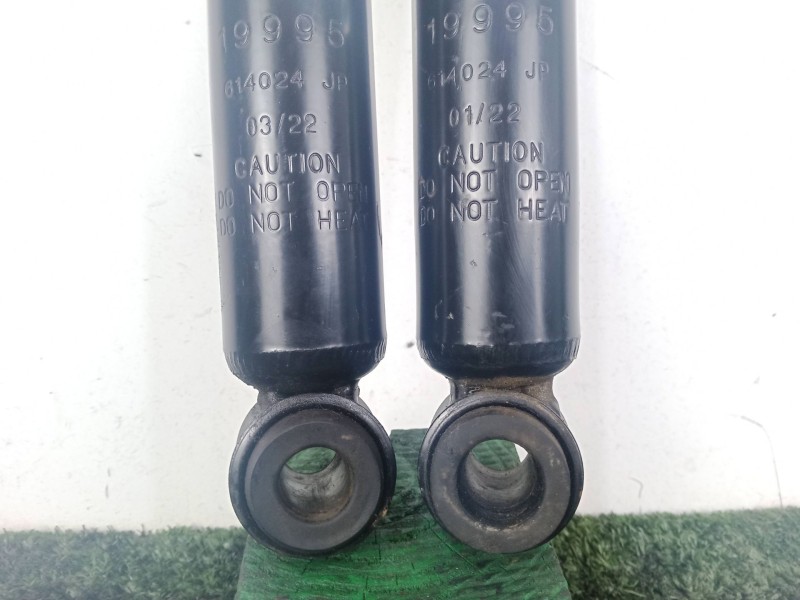 Recambio de juego amortiguadores trasero para nissan serena van (c23) 2.3 referencia OEM IAM 19995-614024JP  