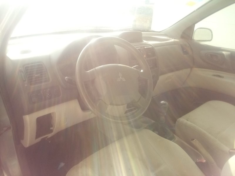 mitsubishi space star monospace (dg_a) del año 2003