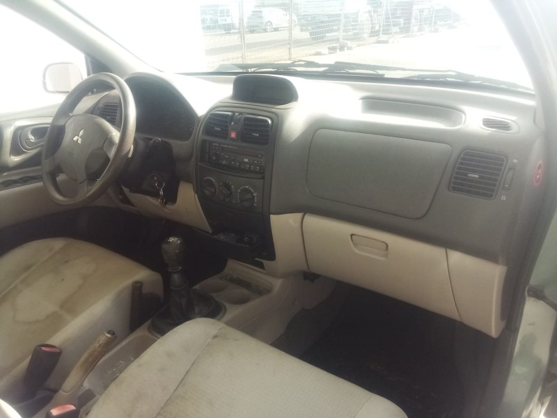 mitsubishi space star monospace (dg_a) del año 2003