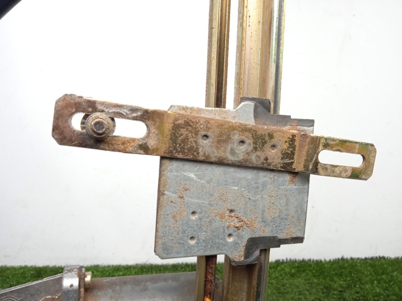 Recambio de elevalunas delantero derecho para nissan serena van (c23) 2.3 referencia OEM IAM SINREFERENCIA CON.MOTOR ELECTRICO