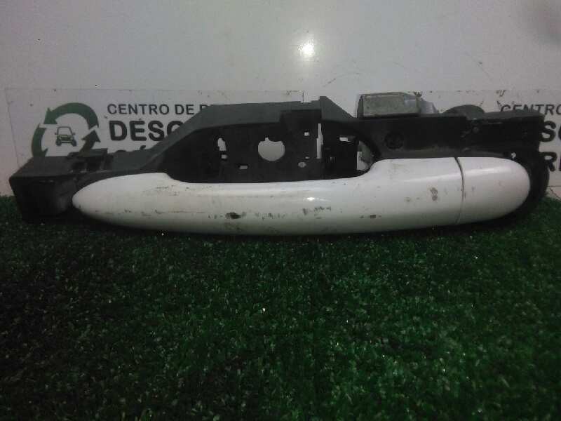 Recambio de maneta exterior delantera derecha para renault laguna iii 2.0 dci diesel cat referencia OEM IAM 226526 BLANCO 