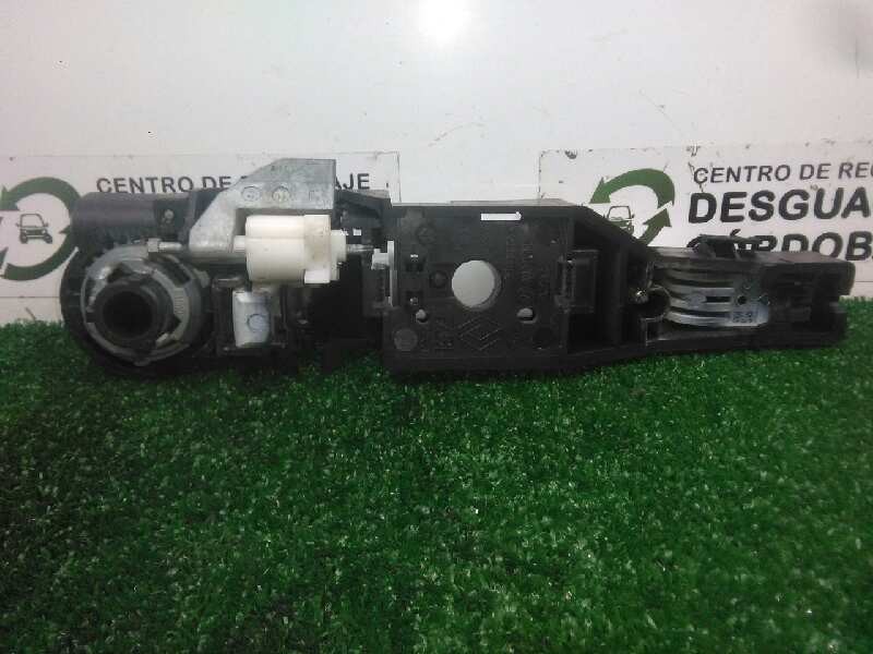 Recambio de maneta exterior delantera derecha para renault laguna iii 2.0 dci diesel cat referencia OEM IAM 226526 BLANCO 