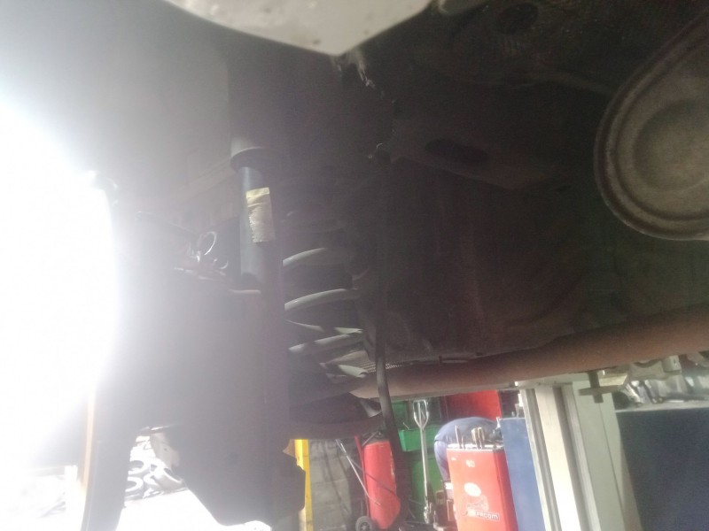 Recambio de amortiguador trasero izquierdo para opel astra k (b16) 1.4 turbo (68) referencia OEM IAM   