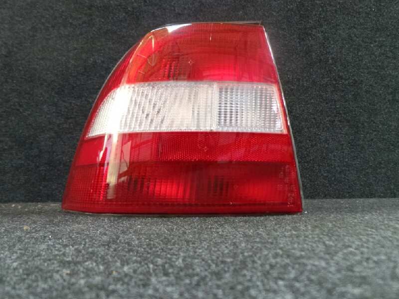 Recambio de piloto trasero izquierdo para opel vectra b berlina 1.6 16v referencia OEM IAM  VECTRA.B - 4.PUERTAS 95-99 - BLANCO