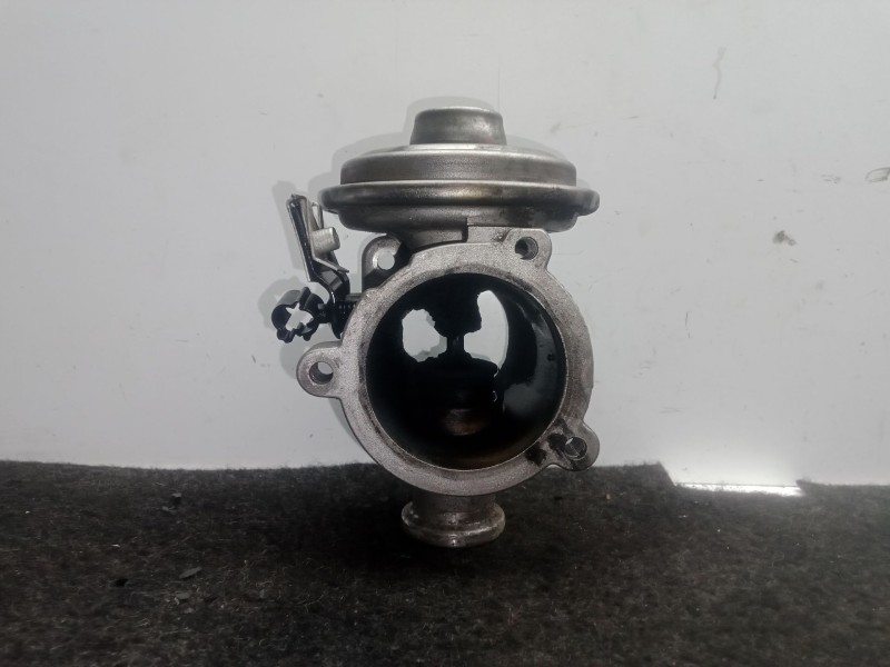 Recambio de valvula egr para bmw 5 touring (e61) 525 d referencia OEM IAM 70045000  