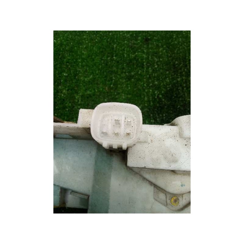 Recambio de cerradura puerta delantera derecha para toyota avensis berlina (t 22) 2.0 d4-d luna (5-ptas.) referencia OEM IAM 065