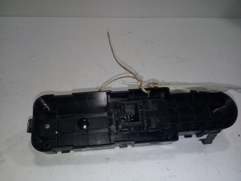 Recambio de mando elevalunas delantero derecho para citroën c5 berlina 1.6 hdi fap referencia OEM IAM 96661102XT-53269815 DELPHI