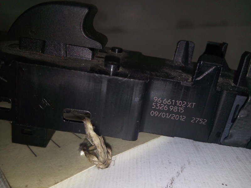 Recambio de mando elevalunas delantero derecho para citroën c5 berlina 1.6 hdi fap referencia OEM IAM 96661102XT-53269815 DELPHI