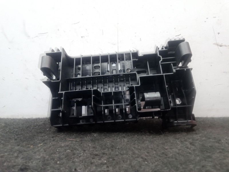 Recambio de caja reles / fusibles para opel astra k (b16) 1.4 turbo (68) referencia OEM IAM 39023242  