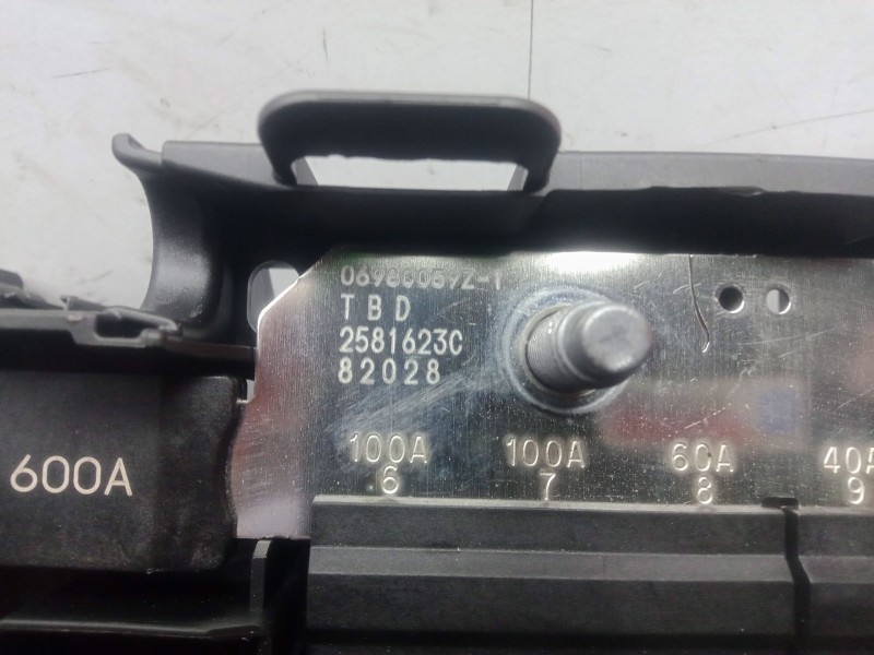 Recambio de caja reles / fusibles para opel astra k (b16) 1.4 turbo (68) referencia OEM IAM 39023242  