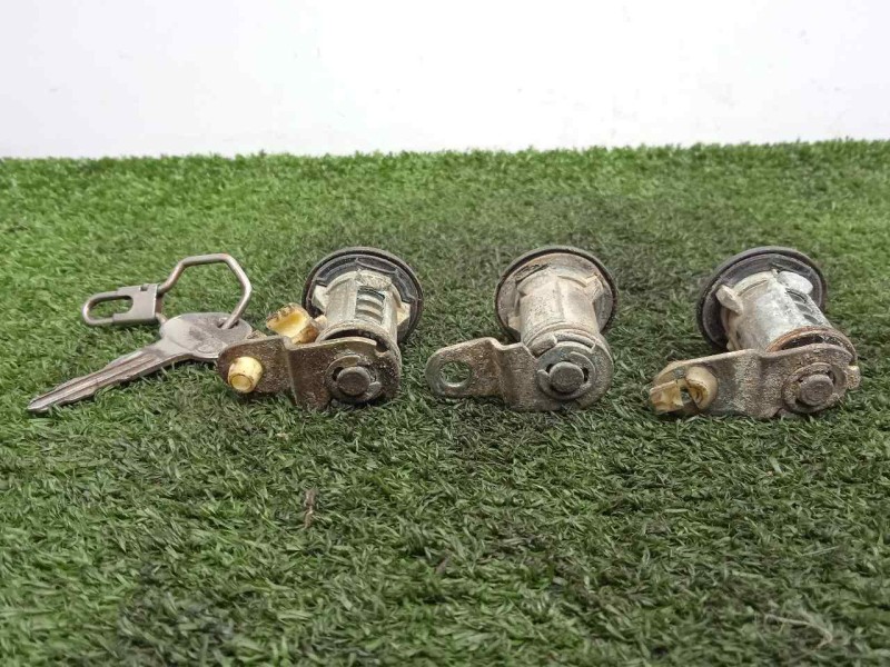 Recambio de juego bombines para nissan trade 2.8d referencia OEM IAM SINREFERENCIA BOMBINES PUERTA 