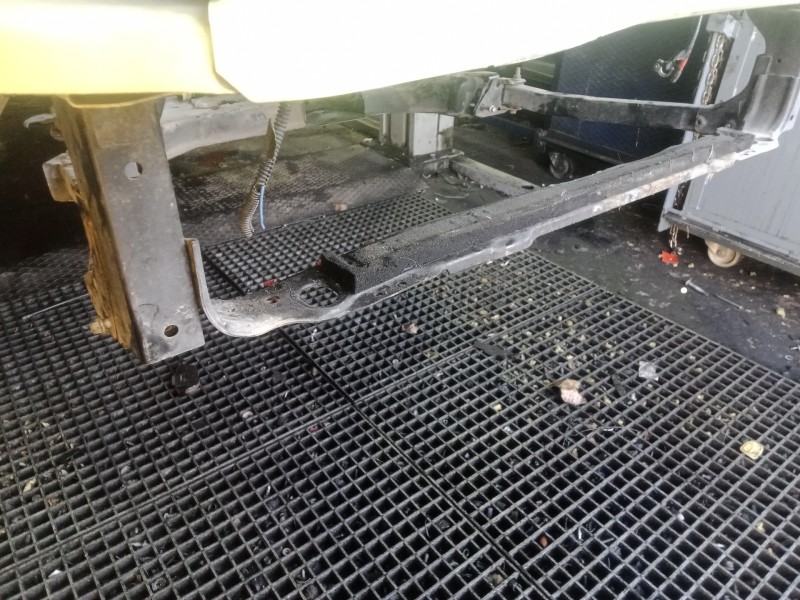 Recambio de travesaño inferior para ford c-max 2.0 tdci cat referencia OEM IAM   