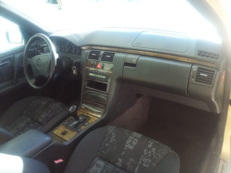 mercedes-benz clase e (w210) del año 1996