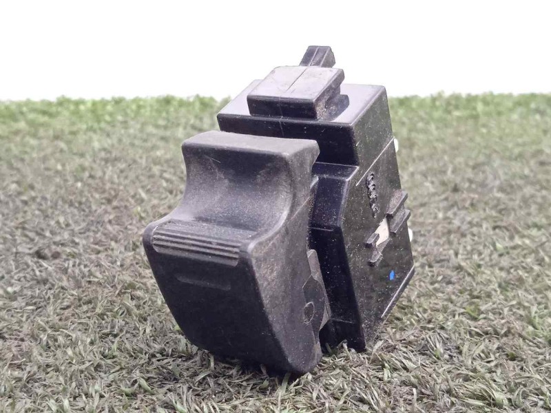 Recambio de mando elevalunas delantero derecho para toyota avensis berlina (t 22) 2.0 d4-d luna (5-ptas.) referencia OEM IAM  TR