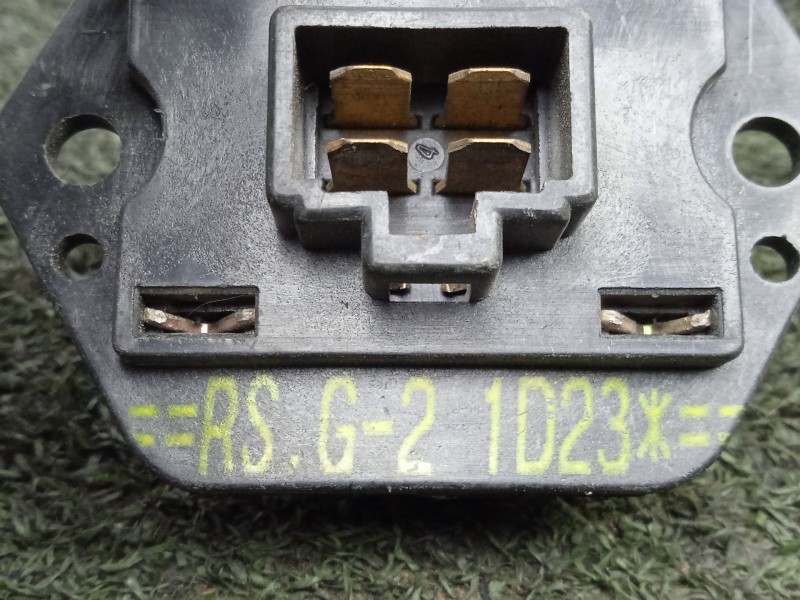 Recambio de resistencia calefaccion para kia carens 1.8 cat referencia OEM IAM RSG21D23  4.PINES