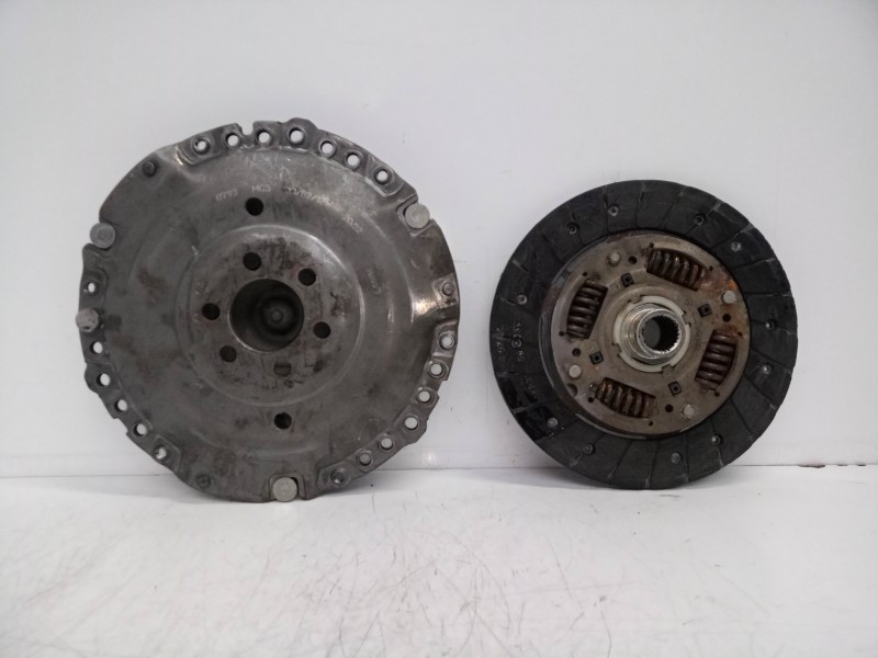 Recambio de kit embrague para volkswagen golf iv berlina (1j1) 1.4 16v referencia OEM IAM 680793-MC3  