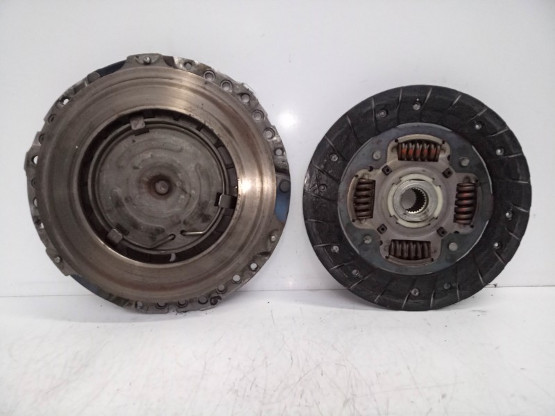 Recambio de kit embrague para volkswagen golf iv berlina (1j1) 1.4 16v referencia OEM IAM 680793-MC3  