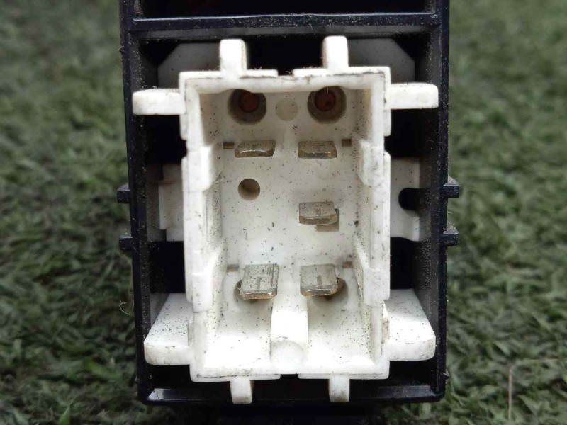 Recambio de mando elevalunas delantero derecho para toyota avensis berlina (t 22) 2.0 d4-d luna (5-ptas.) referencia OEM IAM  TR