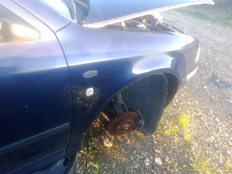 Recambio de aleta delantera derecha para skoda octavia berlina (1u2) 1.6 referencia OEM IAM   