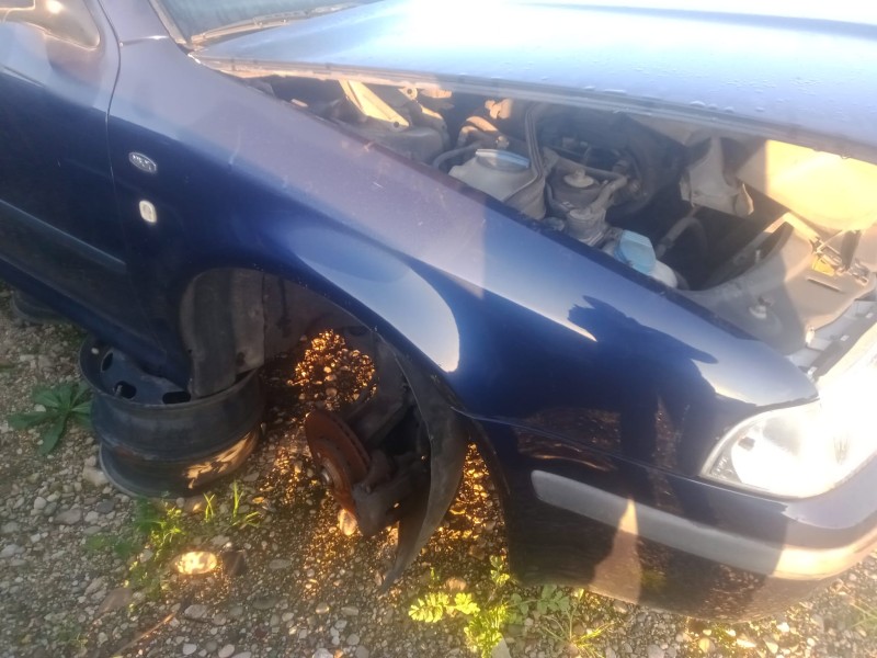 Recambio de aleta delantera derecha para skoda octavia berlina (1u2) 1.6 referencia OEM IAM   