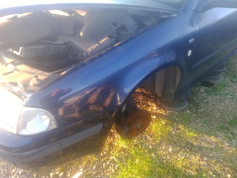 Recambio de aleta delantera izquierda para skoda octavia berlina (1u2) 1.6 referencia OEM IAM   