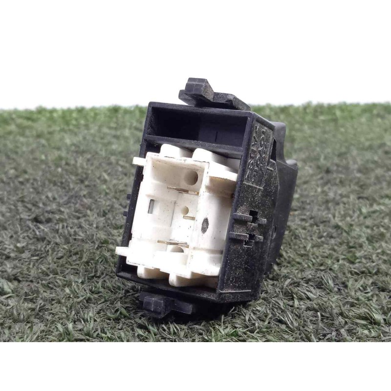 Recambio de mando elevalunas delantero derecho para toyota avensis berlina (t 22) 2.0 d4-d luna (5-ptas.) referencia OEM IAM  TR