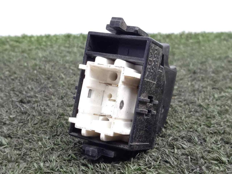 Recambio de mando elevalunas delantero derecho para toyota avensis berlina (t 22) 2.0 d4-d luna (5-ptas.) referencia OEM IAM  TR