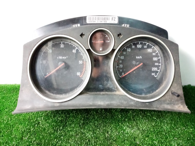 Recambio de cuadro instrumentos para opel zafira b 1.9 cdti referencia OEM IAM 13267544  