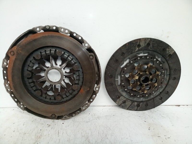 Recambio de kit embrague para nissan primera berlina (p12) 1.9 16v turbodiesel cat referencia OEM IAM 8200279195  