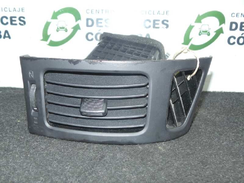 Recambio de aireador delantero derecho para hyundai i30 1.6 crdi cat referencia OEM IAM 974902R000  