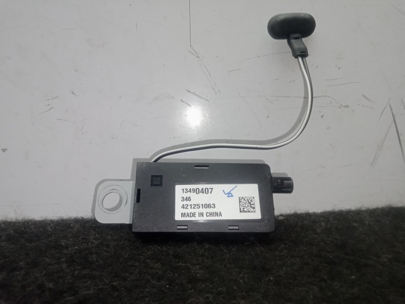 Recambio de antena para opel astra k (b16) 1.4 turbo (68) referencia OEM IAM 13490407  