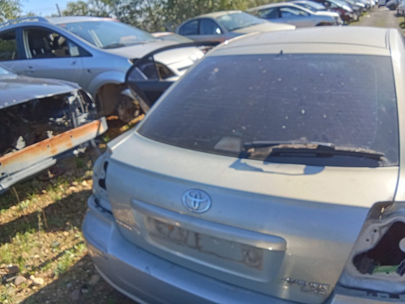 Recambio de porton trasero para toyota avensis (_t25_) 2.0 d-4d (adt250_) referencia OEM IAM   